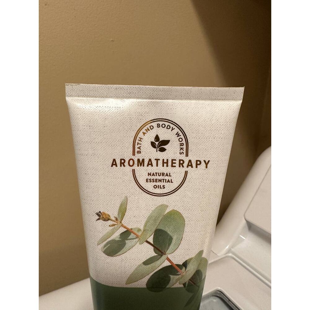 Bath & Body Works Aromatherapy Eucalyptus & Spearment Body Wash 10 oz - Picture 2 of 6